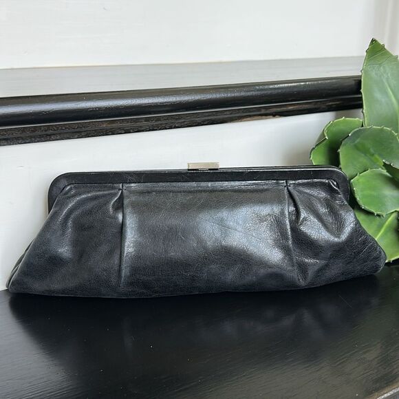 Hobo Genuine Leather Clutch Purse Soft Luxurious like new - Picture 1 of 8